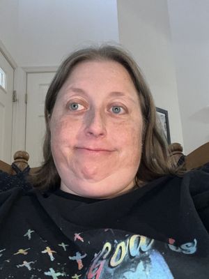 Cindy, 44