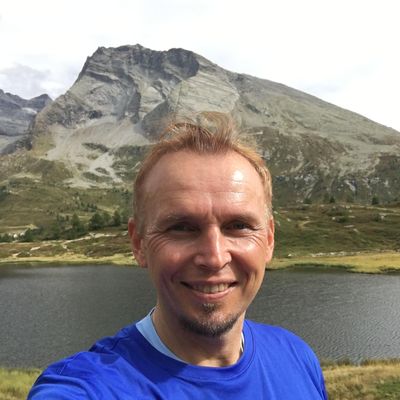 Lucas, 44
