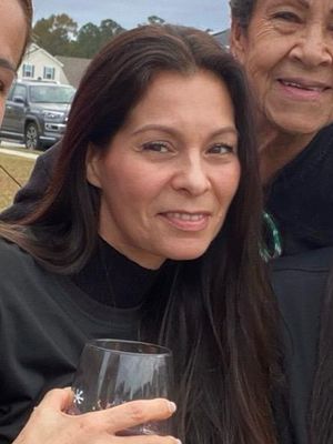 Claudia, 49