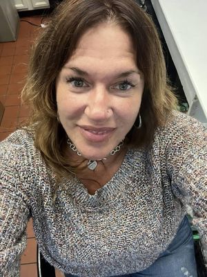 Lindsey, 42