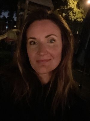 Julie, 44