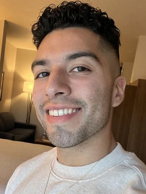 Alejandro, 28