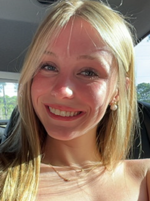 Nicole, 20