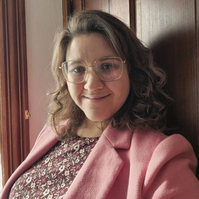 Rebecca, 28