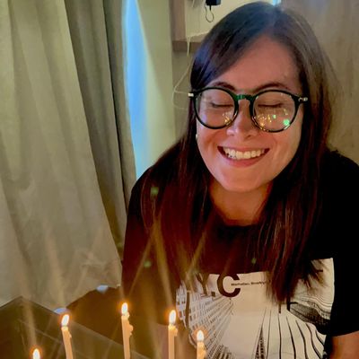 Dana, 33
