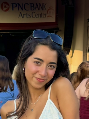 Samantha, 22