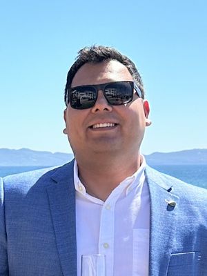 Francisco, 33