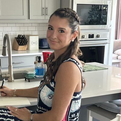 Caroline, 23