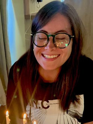 Dana, 33