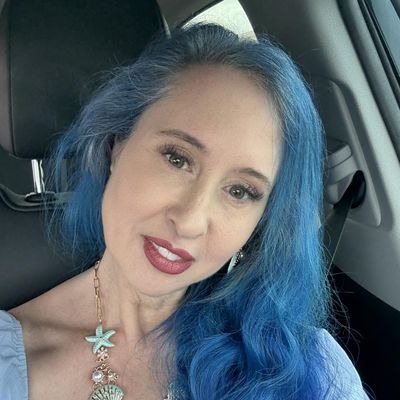 Claudia, 52