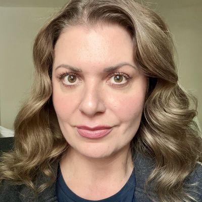 Chrissie, 43