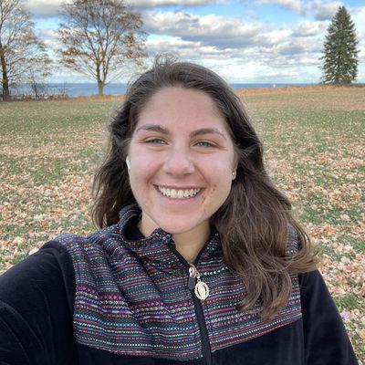 Caroline, 25
