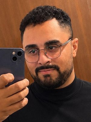 Nicolas, 25