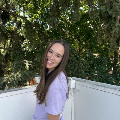 Emily, 22