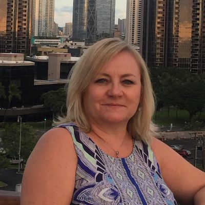 Dee, 60