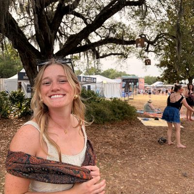 Caroline, 23