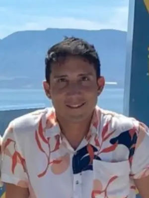 Alex, 32