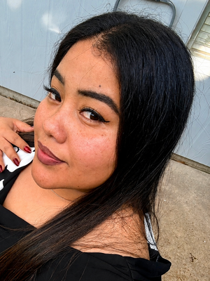 Daniela, 27