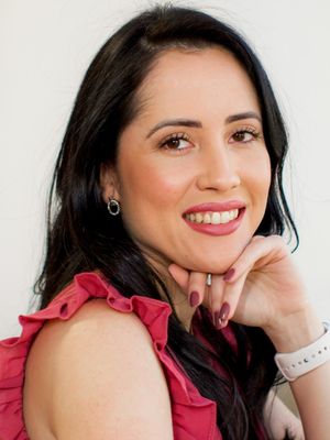 Mariana, 33