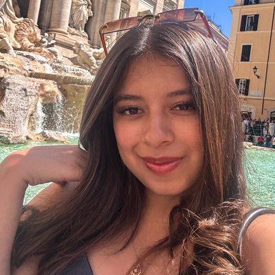 Maria, 24
