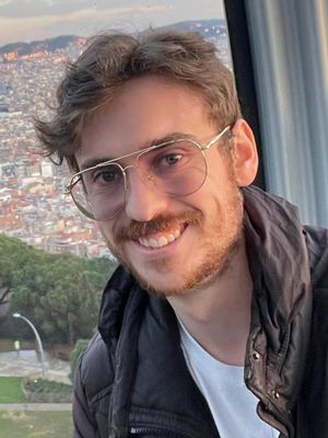 Nicolas, 24
