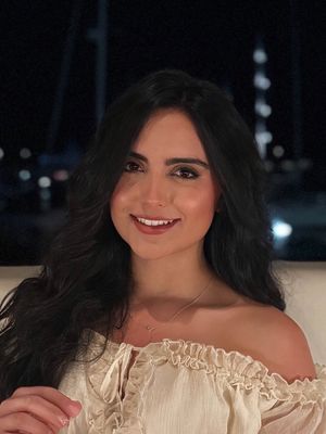 Daniela, 29