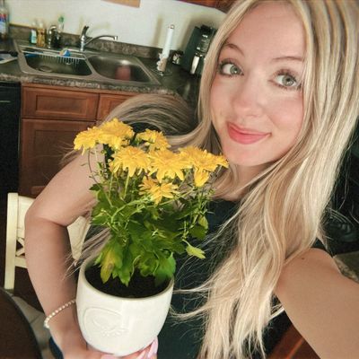 Emily, 21