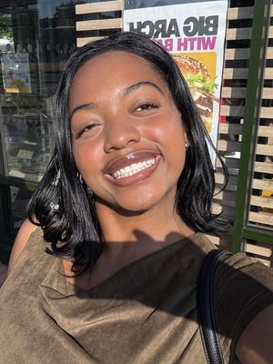 Adelina, 22