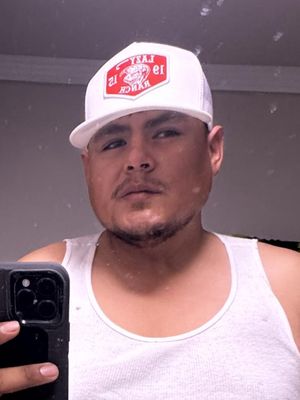 Carlos, 28