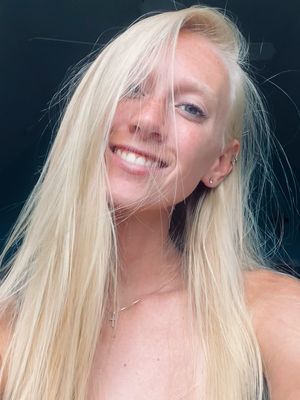 Lauren, 27