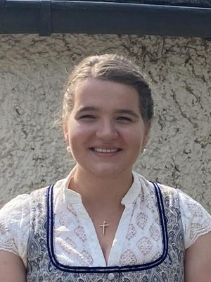 Juliana, 26