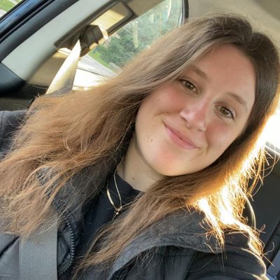 Maggie, 21