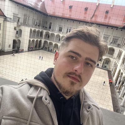 Maksym, 25