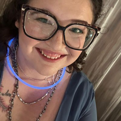 Veronica, 31
