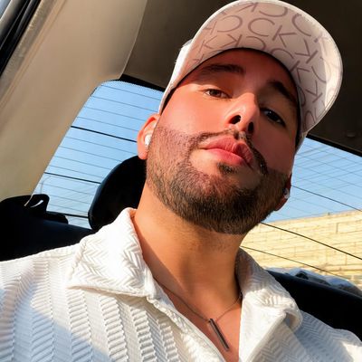 Daniel, 26