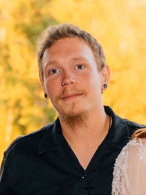 Eli, 25