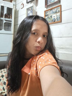 Sabrina, 28
