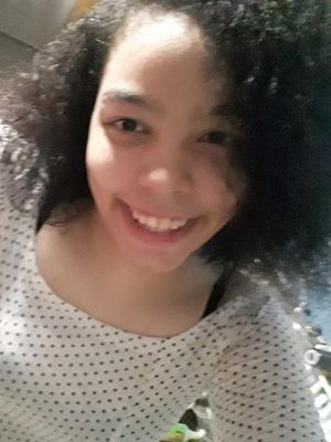 Nadine, 21