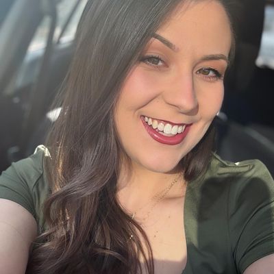 Nicolle, 29