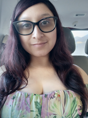 Bella, 27