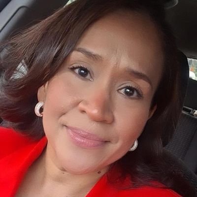 Vicky, 44