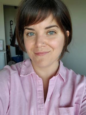 Lindsay, 34