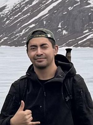 Sebastian, 27