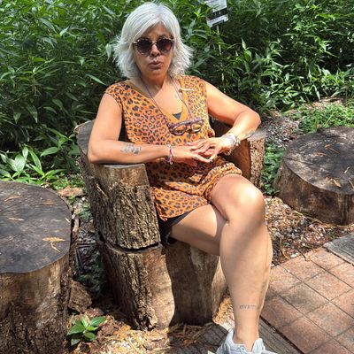 Renata, 53