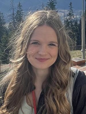 Elise, 23