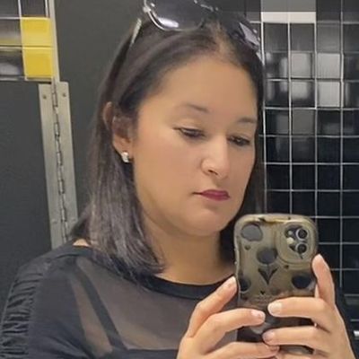 Zaira, 43