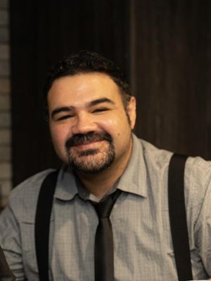 Luis, 44