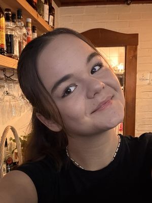 Aleksandra, 19
