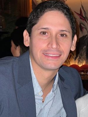 Alejandro, 39