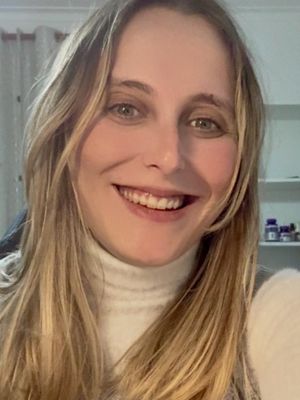 Alexandra, 26